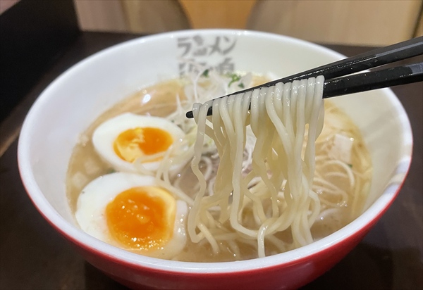【〆ラーメン】博多区博多駅中央街｜駅直結の人気店！店長おすすめの“味変”は…？『ラーメン海鳴 博多デイトス店 』